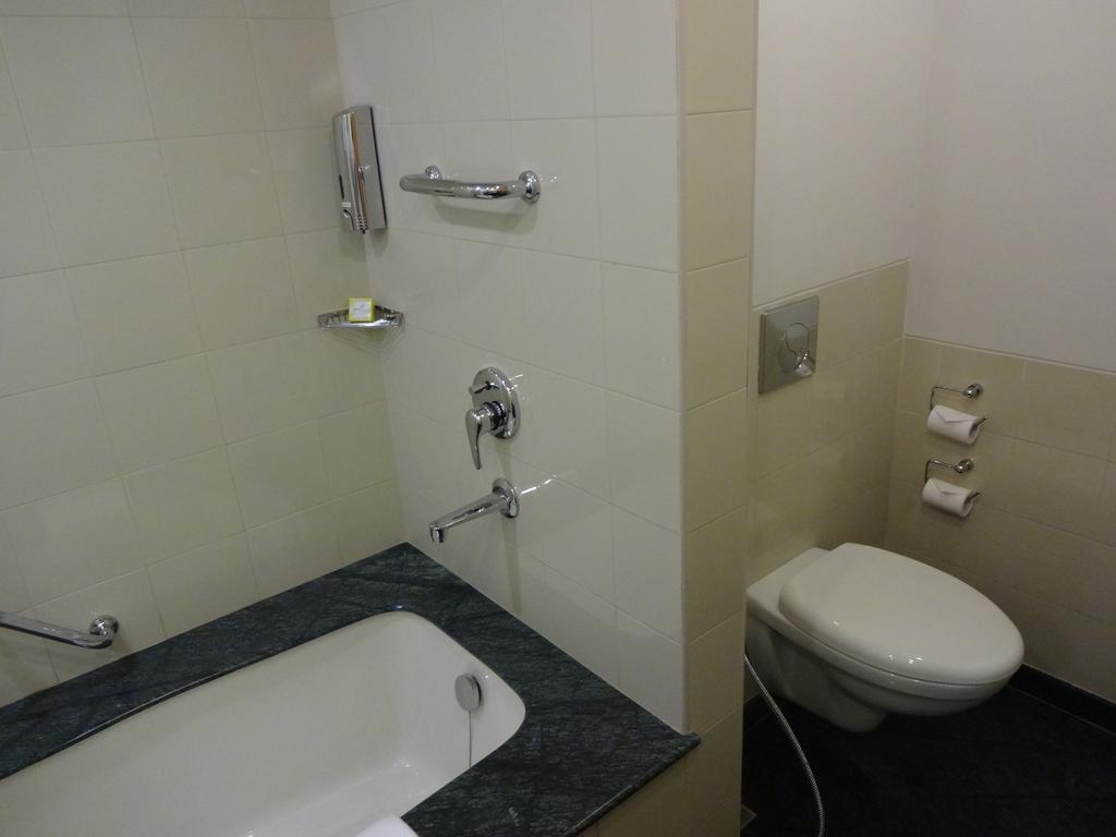 Lemon Tree Hotel, Gachibowli, Hyderabad Phòng bức ảnh