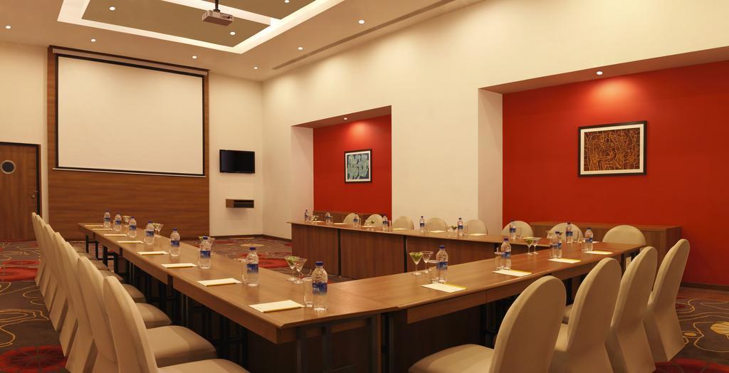 Lemon Tree Hotel, Gachibowli, Hyderabad Ngoại thất bức ảnh