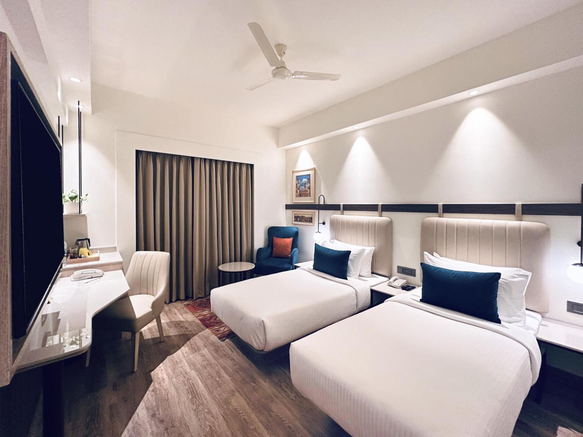 Lemon Tree Hotel, Gachibowli, Hyderabad Ngoại thất bức ảnh