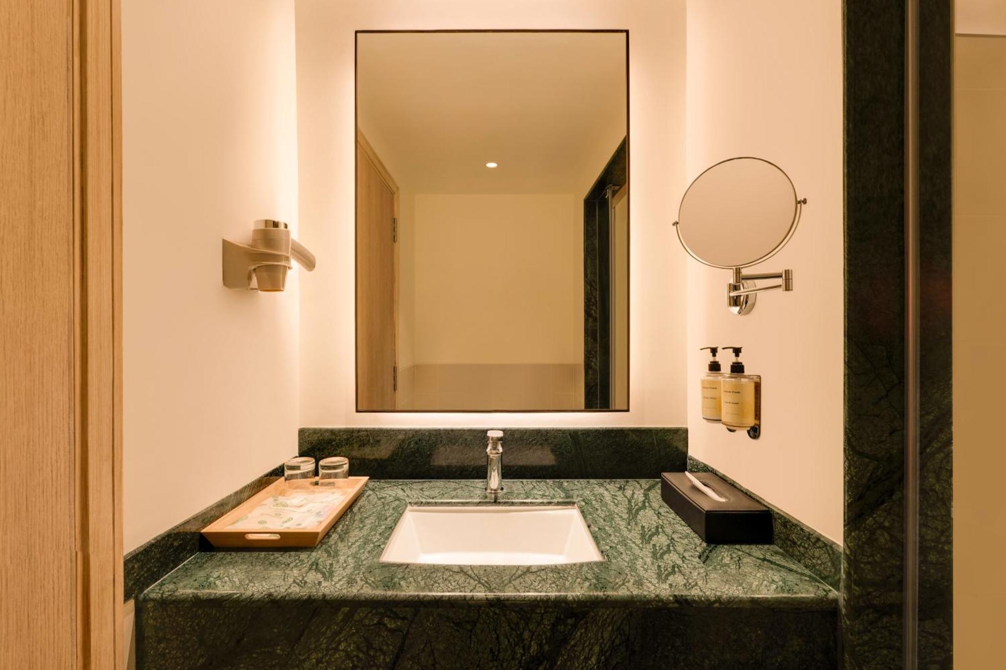 Lemon Tree Hotel, Gachibowli, Hyderabad Ngoại thất bức ảnh
