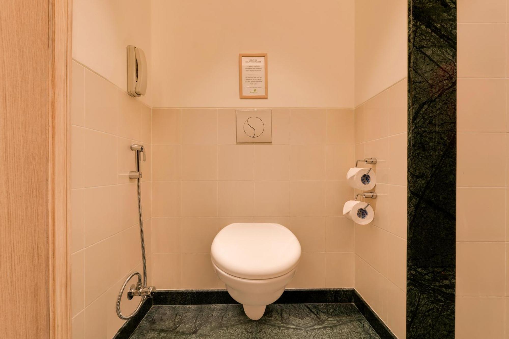 Lemon Tree Hotel, Gachibowli, Hyderabad Ngoại thất bức ảnh