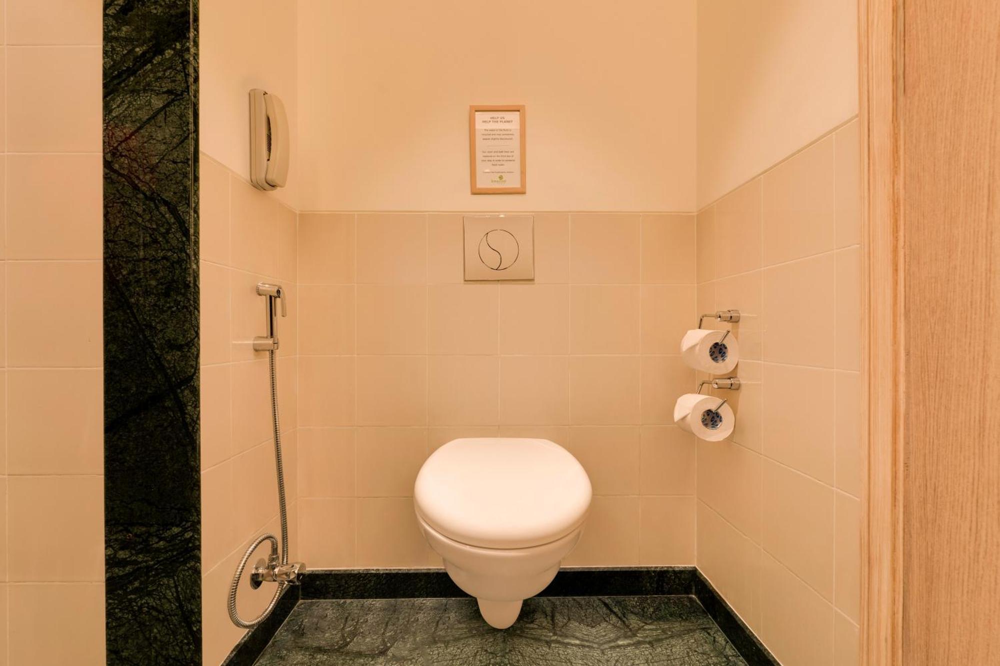 Lemon Tree Hotel, Gachibowli, Hyderabad Ngoại thất bức ảnh