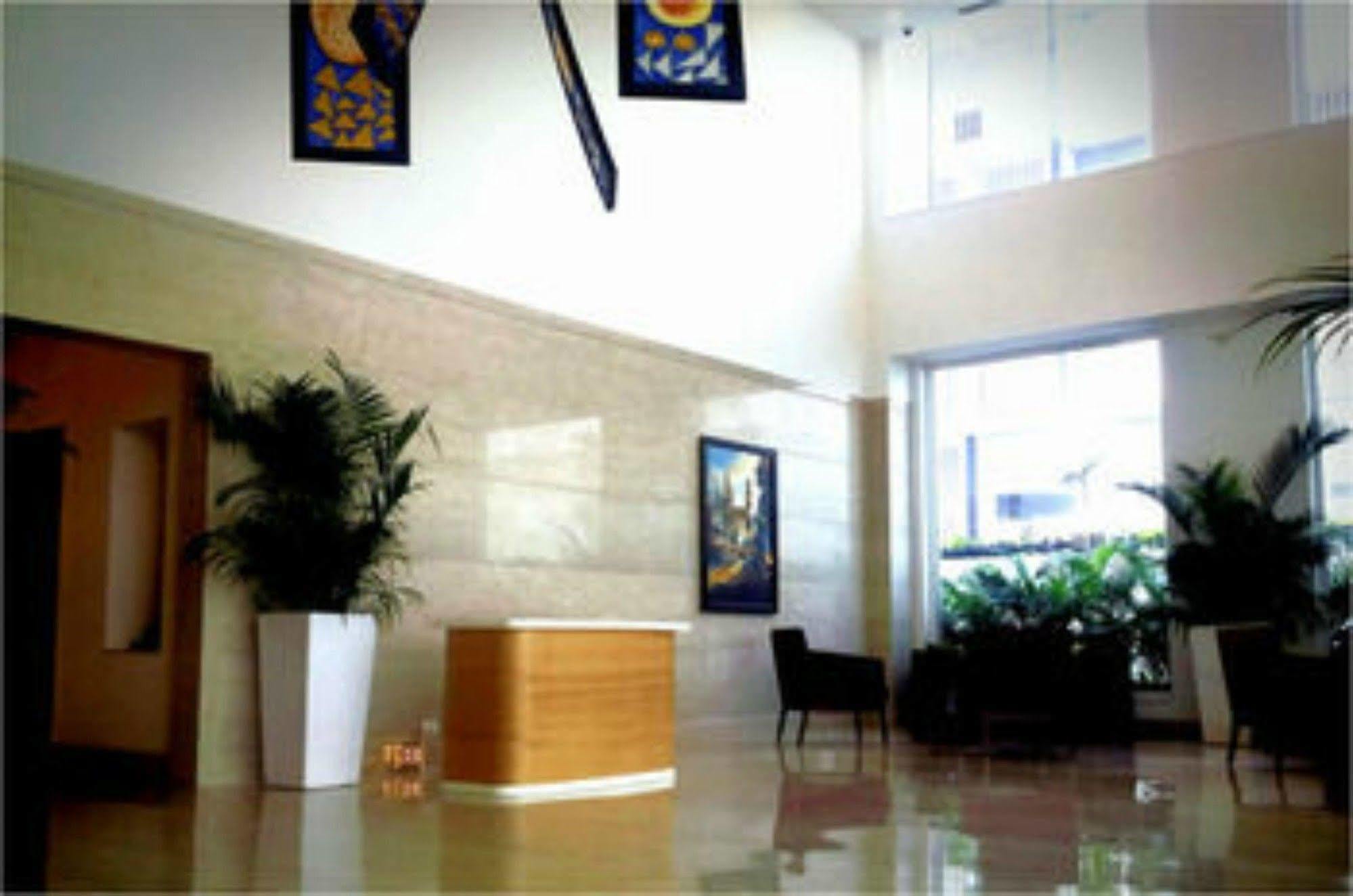 Lemon Tree Hotel, Gachibowli, Hyderabad Ngoại thất bức ảnh