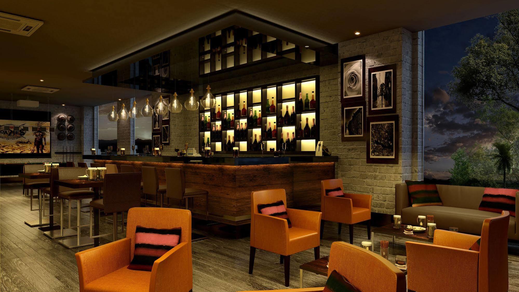 Lemon Tree Hotel, Gachibowli, Hyderabad Ngoại thất bức ảnh