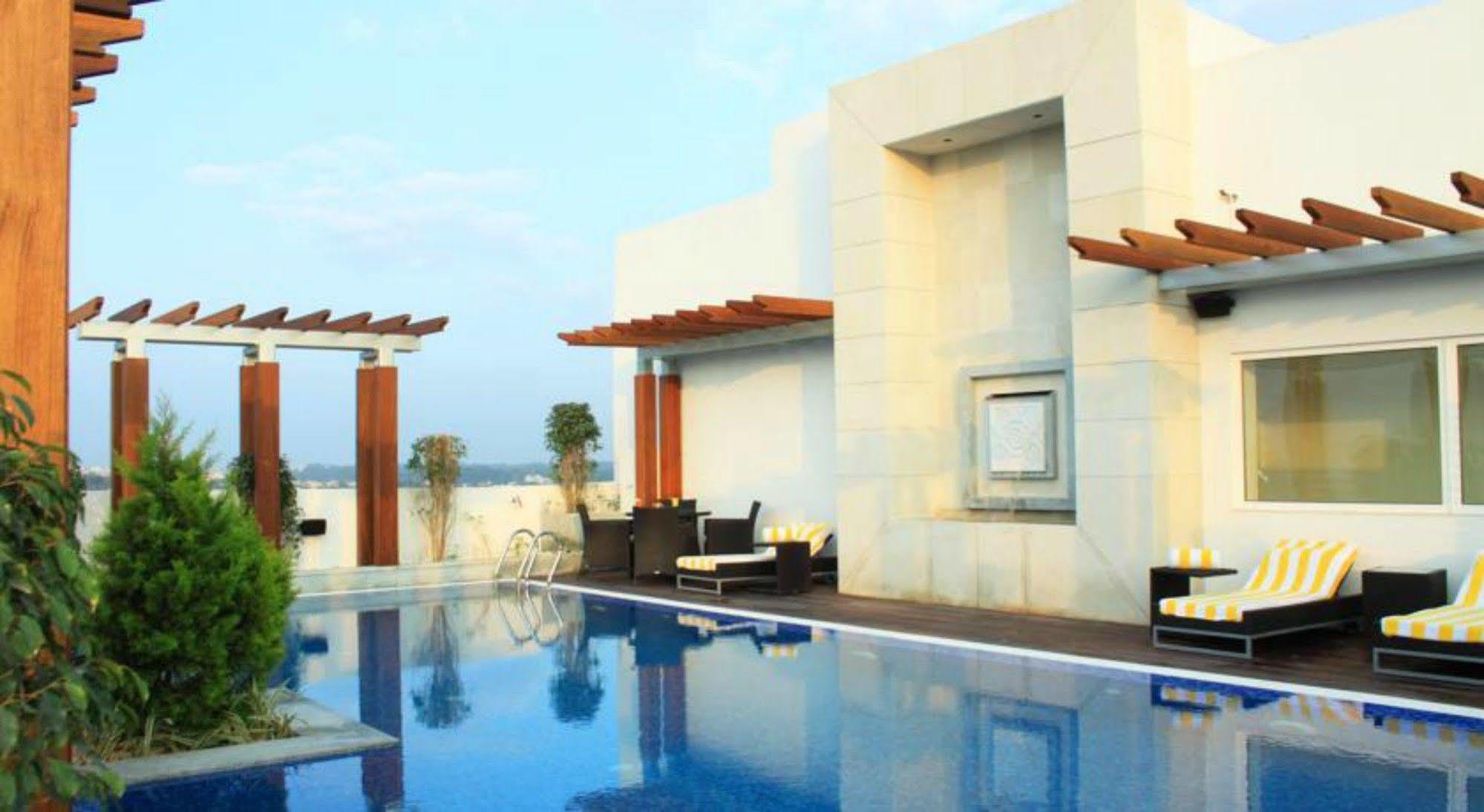 Lemon Tree Hotel, Gachibowli, Hyderabad Ngoại thất bức ảnh